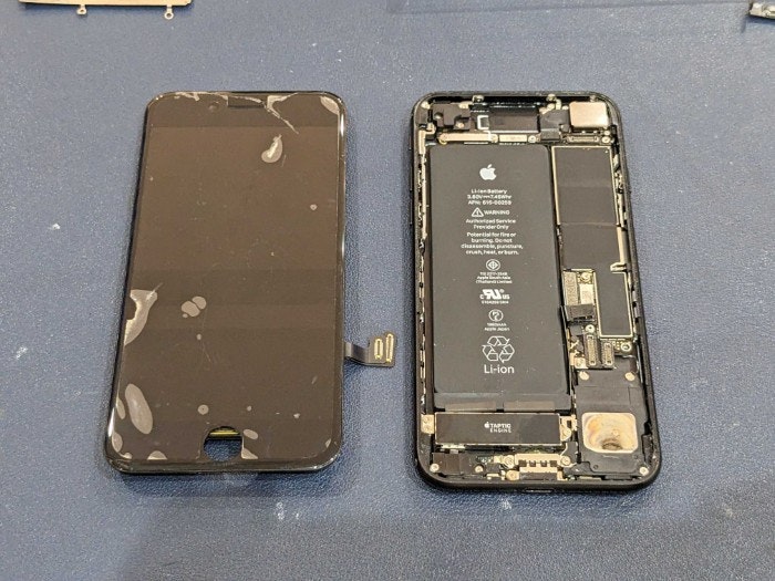 iPhone 7 画面修理 画面に線 画面映らない 画面割れ