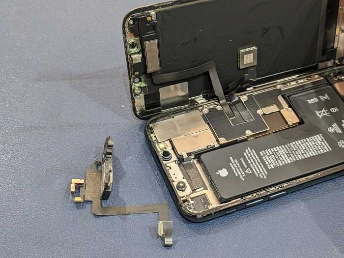 あいふぉん　iPhone　アイフォン　声が聞こえない　通話中　相手の声　聞こえない　イヤースピーカー　修理　交換