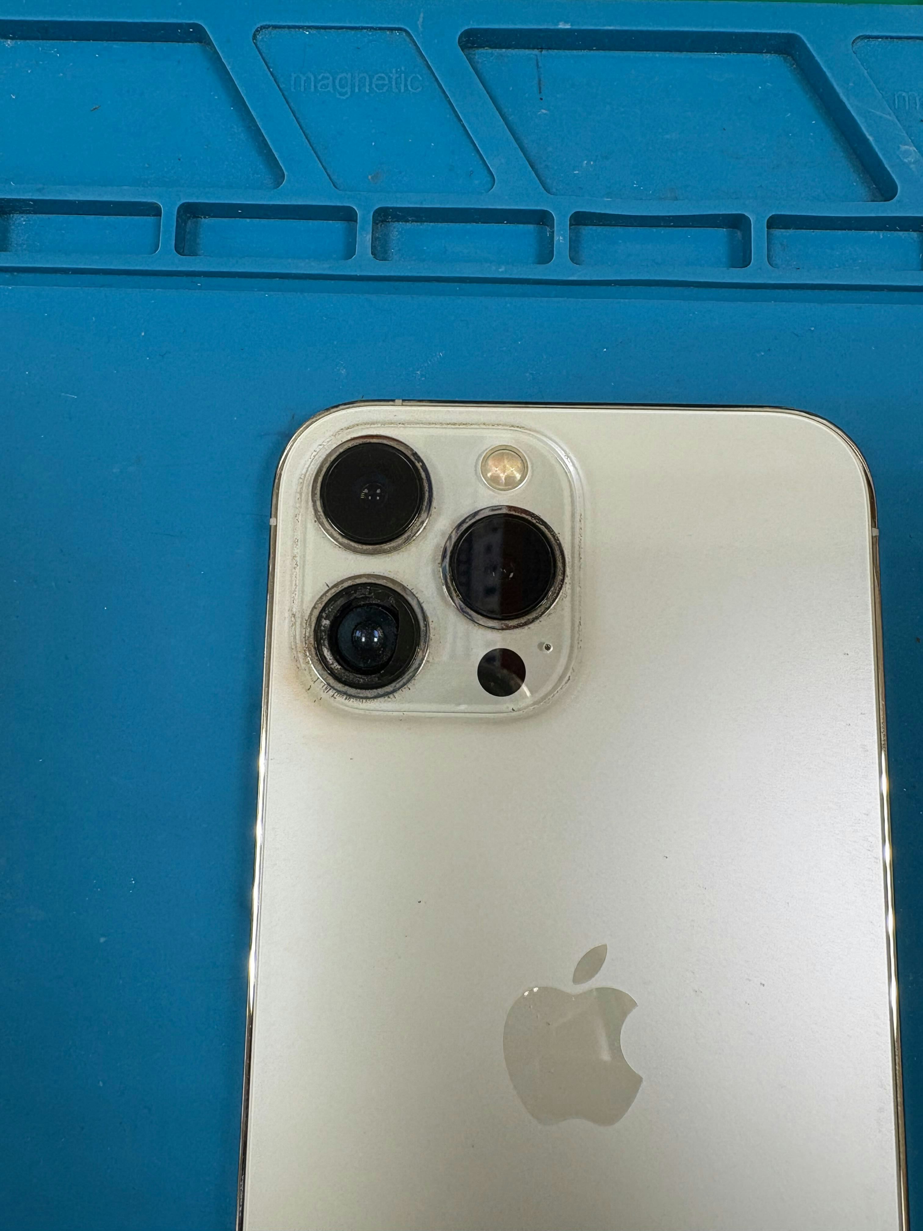 iPhone13ProMax カメラレンズ割れ 即日修理