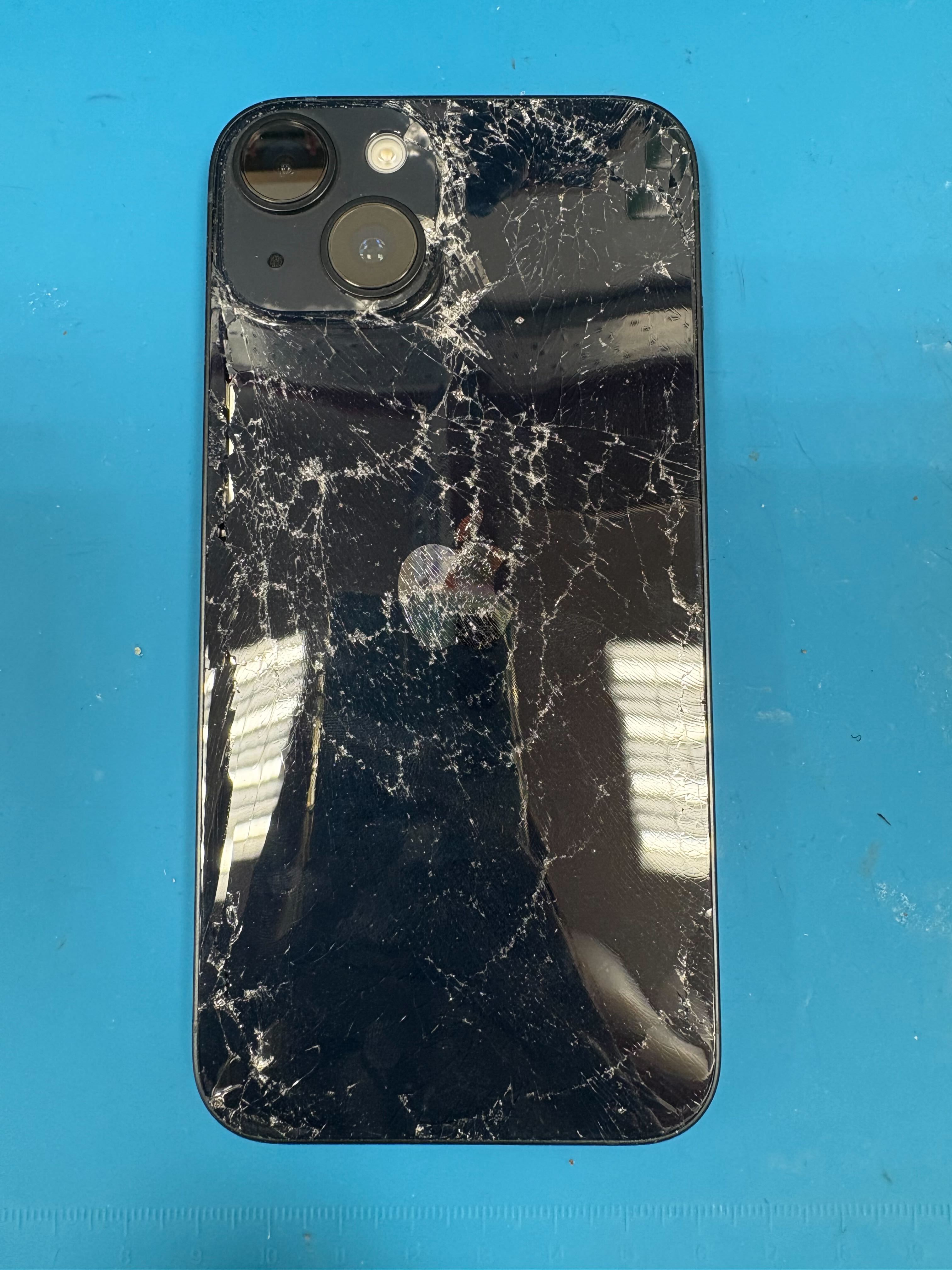 iPhone13 背面割れ🔨 背面交換【イオン豊橋南】