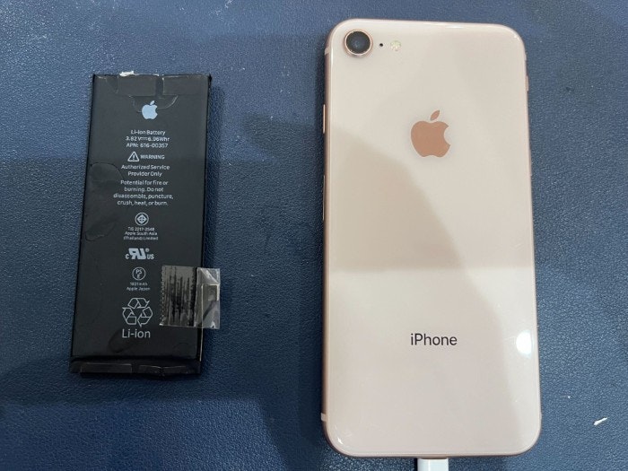 あいふぉん　アイフォン　iPhone8 充電もたない　1日もたない　減りが早い　経年劣化　サービス表記　電源勝手に落ちる　シャットダウン　ばってりー　バッテリー　交換　修理