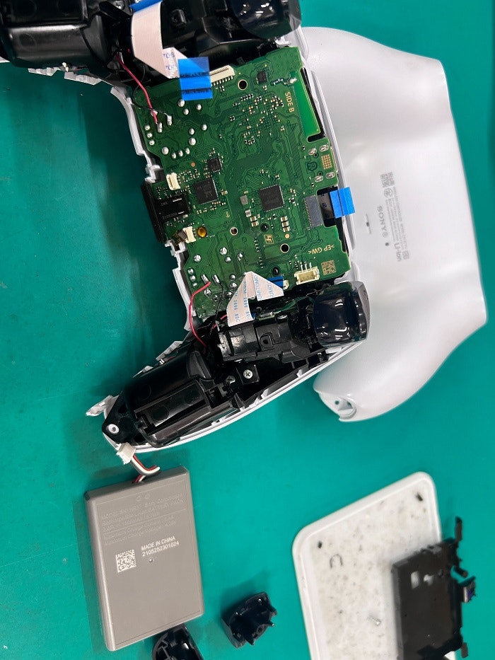 ゲーム機　PS5　コントローラー分解清掃　春日井市・高蔵寺・瀬戸市・尾張旭市・多治見市・長久手市・守山区・名古屋