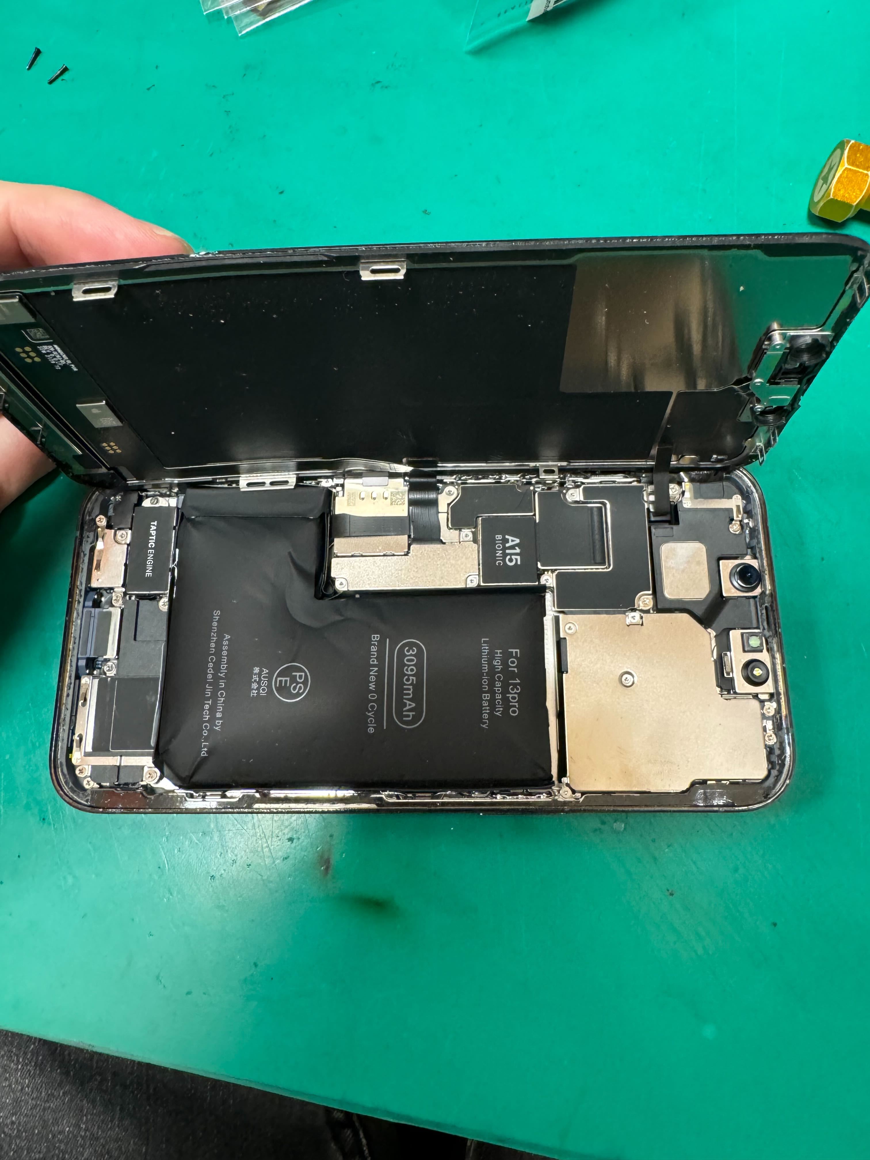 週末特価　iPhone13 Pro 256gb 画面割れジャンク　バッテリー新品 週末特価 iPhone13 Pro 256gb 画面割れジャンク バッテリー新品 iPhone