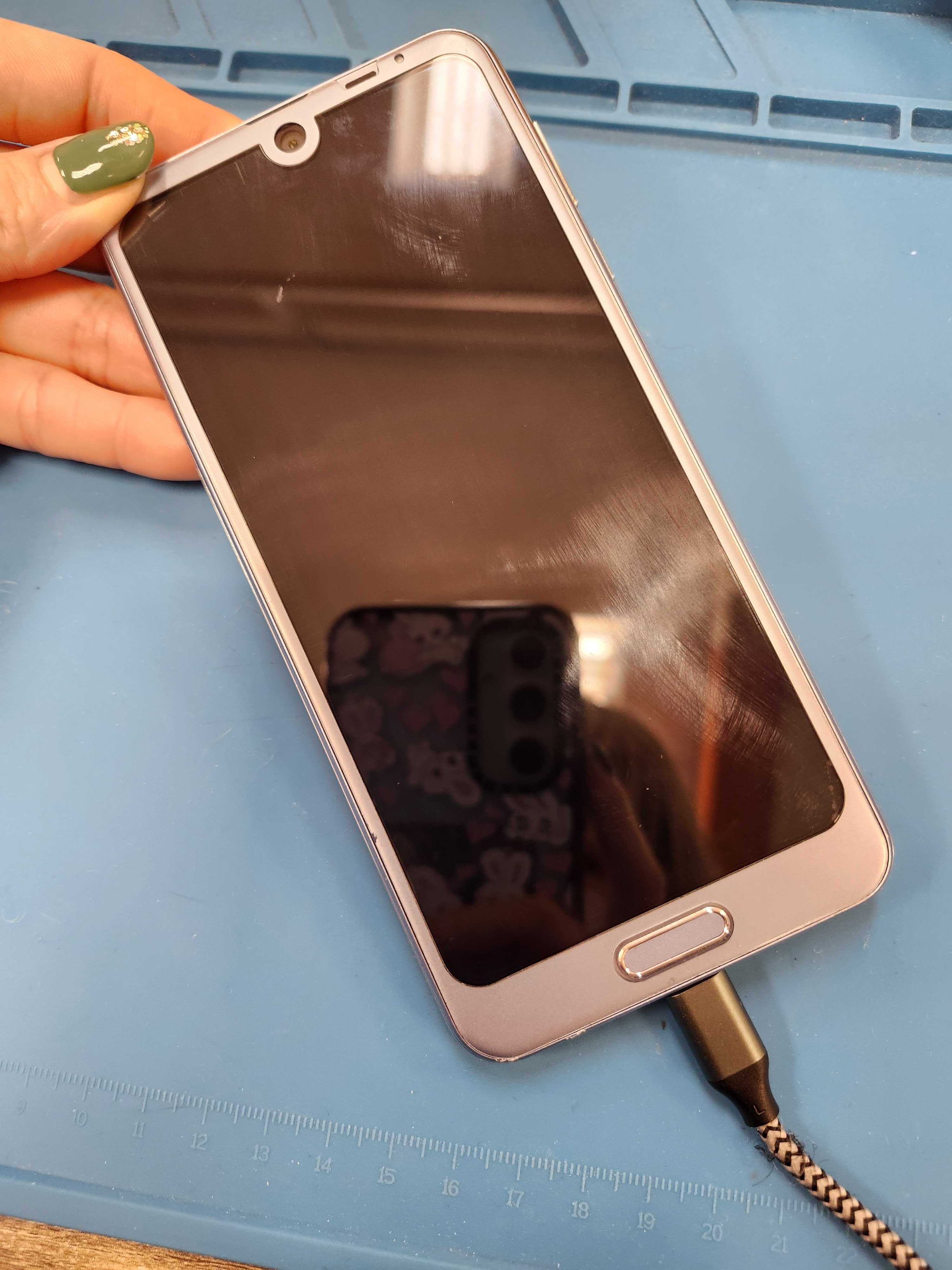 AQUOS　R2　バッテリー膨張　バッテリー交換