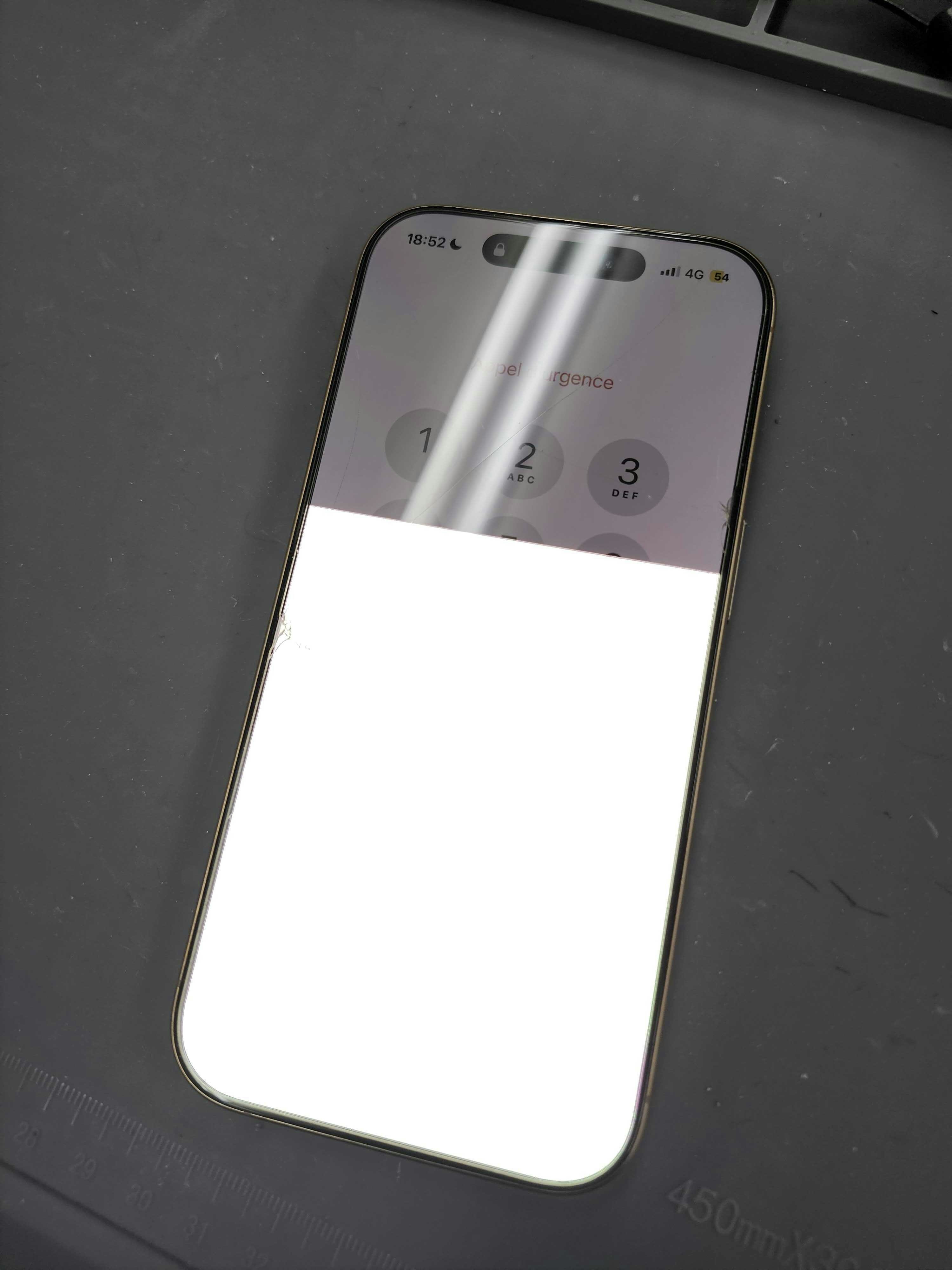 iPhone16Pro　iPhone修理　豊川市　iPhone　画面修理　液晶修理　液晶不良　豊川　豊橋　新城　蒲郡　湖西　浜松