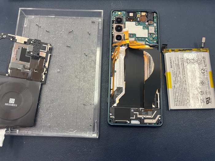 Sony Xperia 5 IIIスマートフォン 本体　バッテリー交換済み Xperia 5 IIIのバッテリー交換を8778円で対応中！劣化により起動