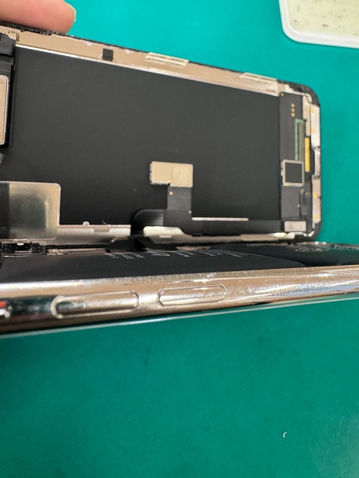 iPhoneX　バッテリー膨張　バッテリー交換　豊川　豊橋　新城　蒲郡　湖西　浜松