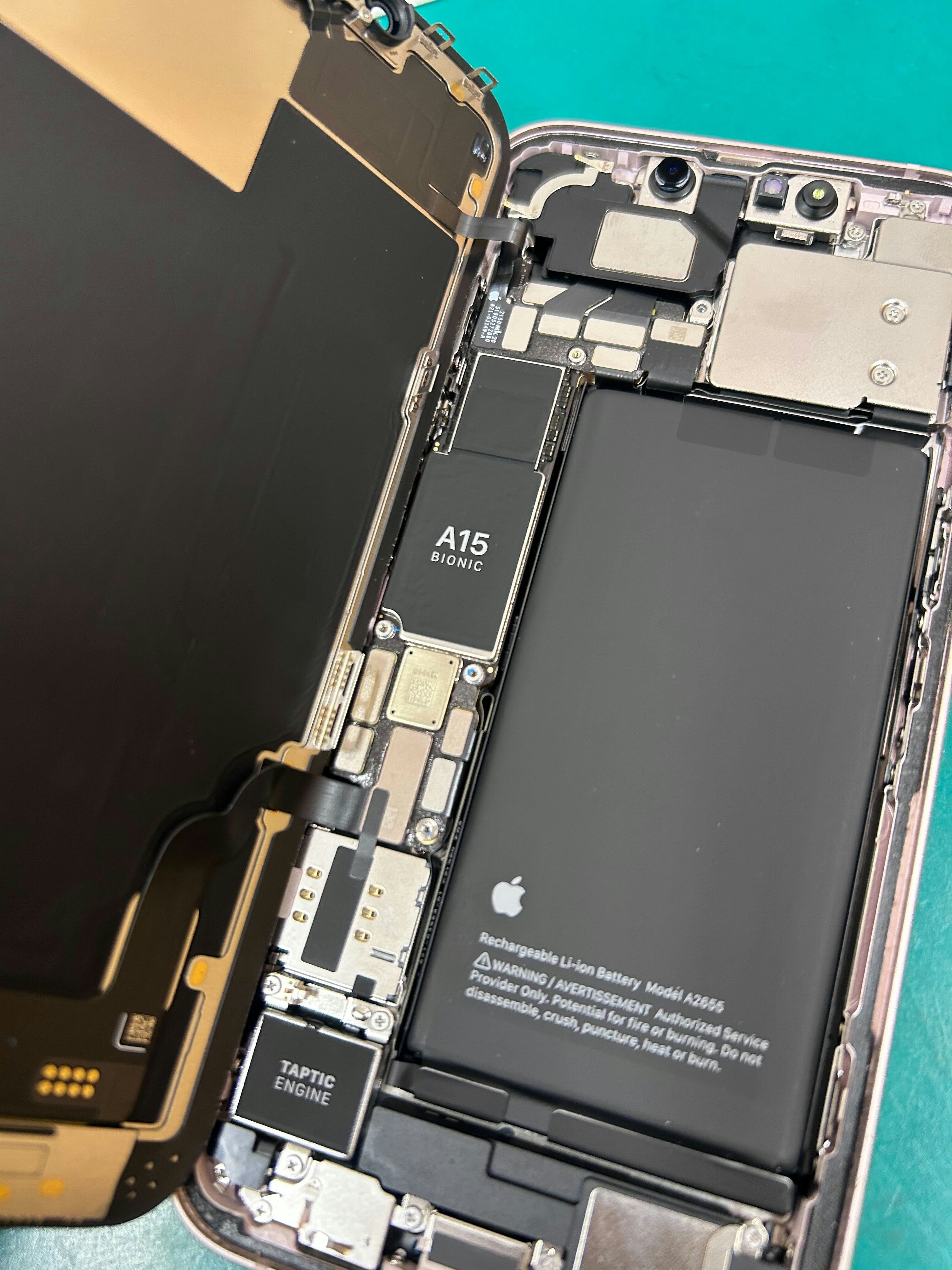 iPhone13 レンズ割れ