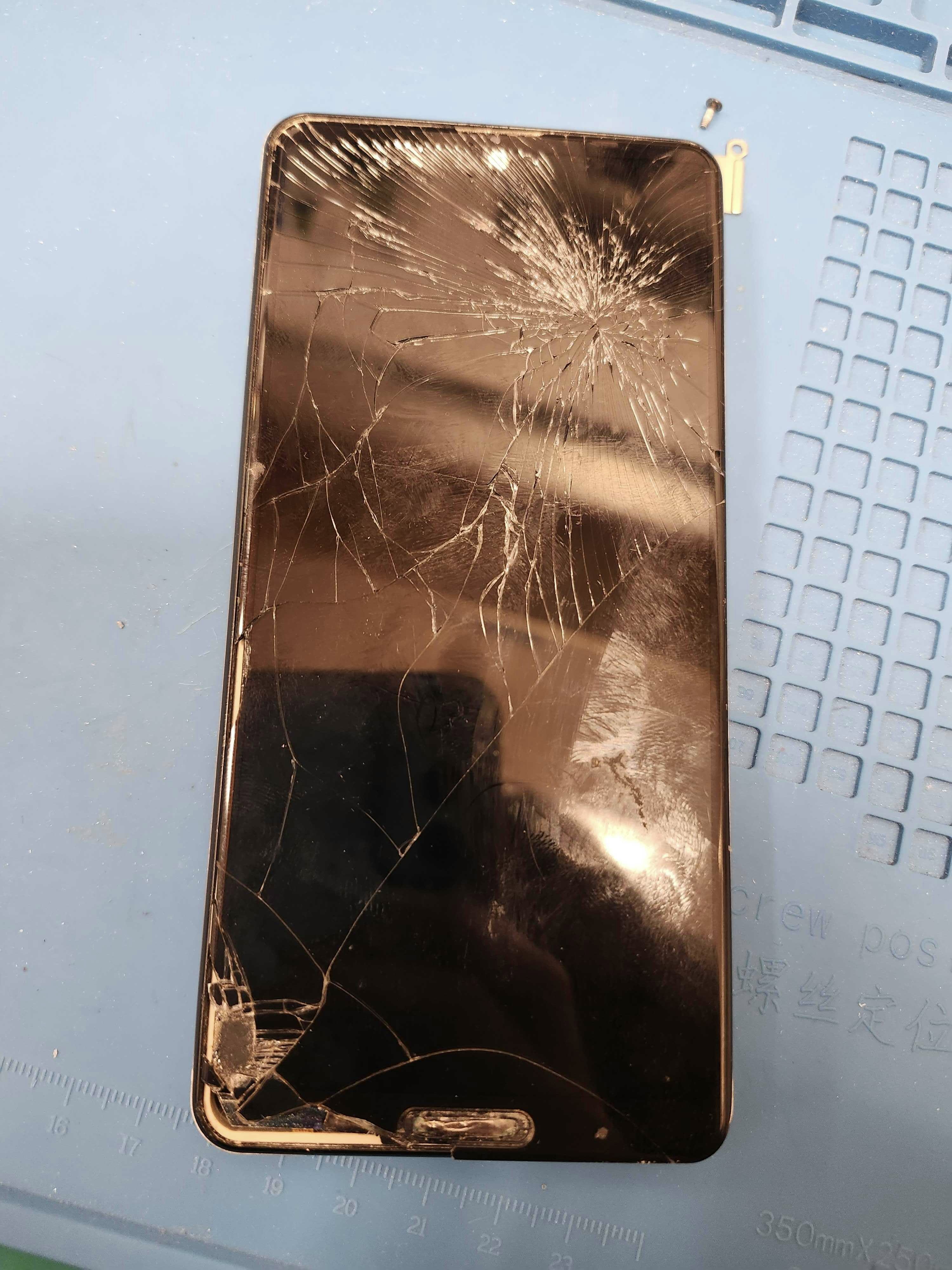 AQUOS　スマホ修理　修理　豊川市　画面割れ　画面修理　Android　豊川　豊橋　新城　蒲郡　湖西　浜松