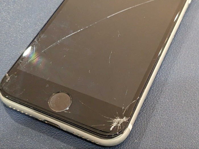 iPhone SE2 画面修理 【豊田】