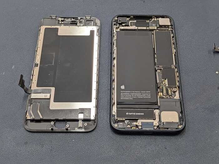 あいふぉん アイフォン iPhone SE3 液晶もれ 表示不良 画面真っ暗 ひび割れ 音だけする がめん 画面修理 交換