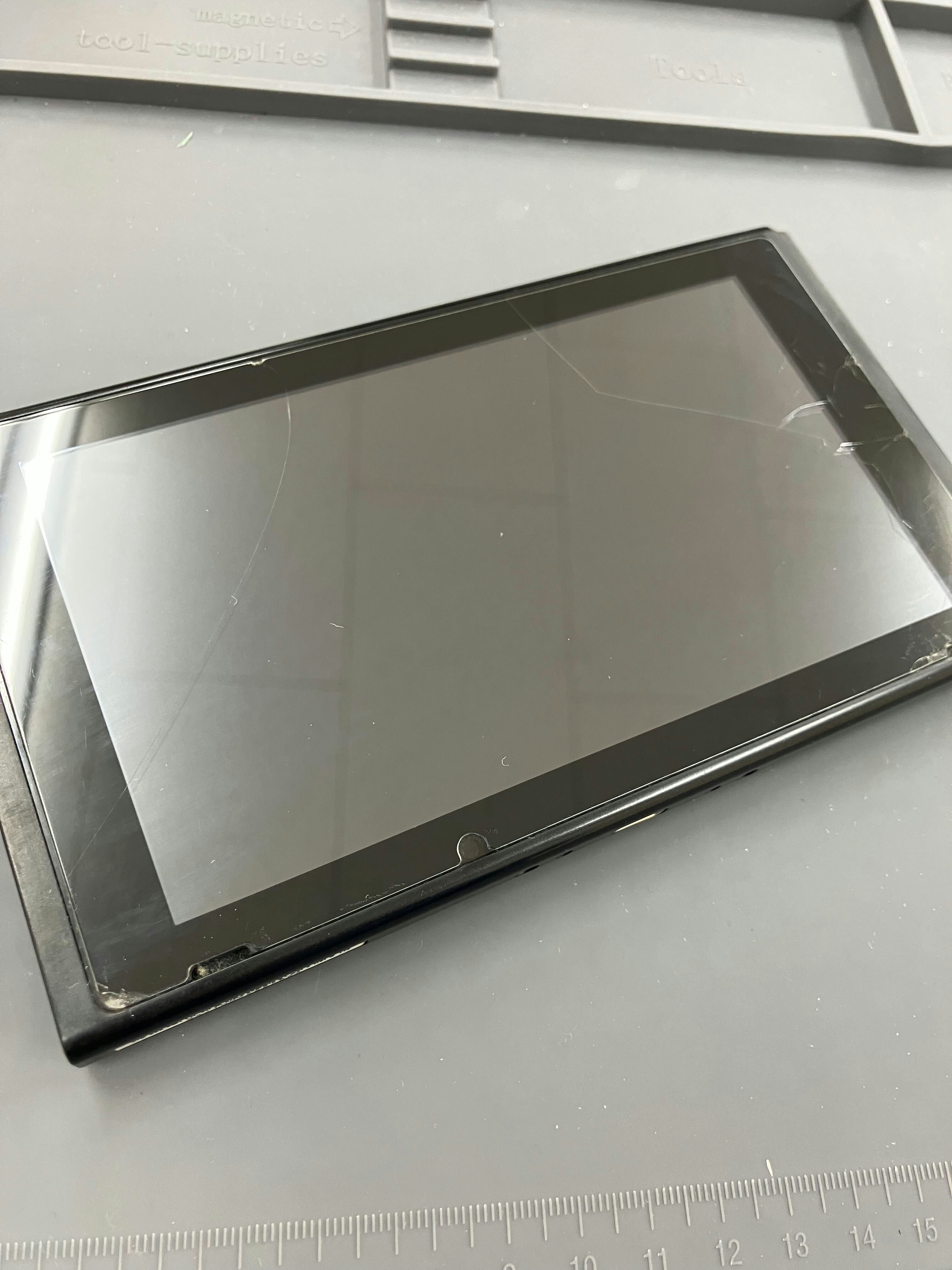 switch　画面割れ　フロントパネル割れ　画面交換　フロントパネル交換　豊川　豊橋　新城　蒲郡　湖西　浜松