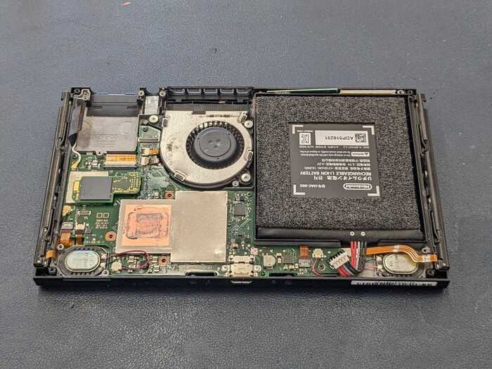 すうぃっち　スウィッチ　Switch　液晶表示不良　画面に線　画面真っ暗　音や振動はする　落下　落とした　液晶交換　えきしょう　修理