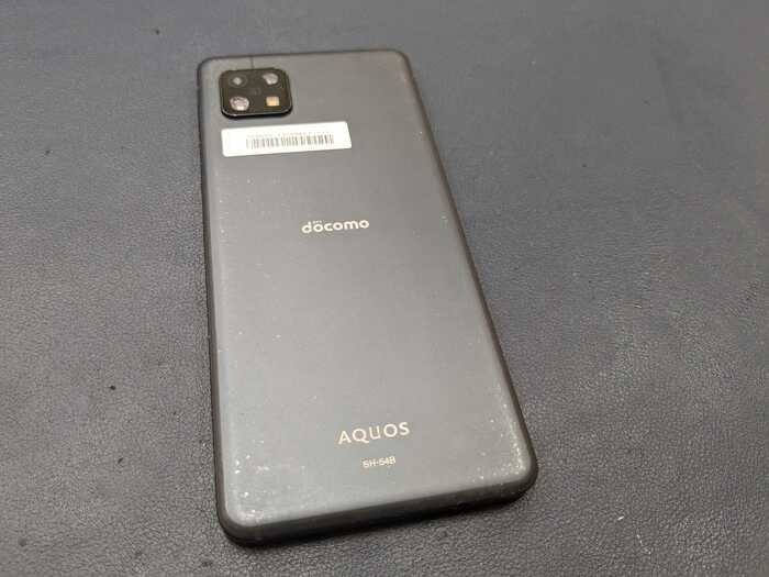 あくおす　アクオス　AQUOS　sense6　水に浸かった　水没　すいぼつ　起動しない　画面真っ暗　お風呂　水場　中に水が入った