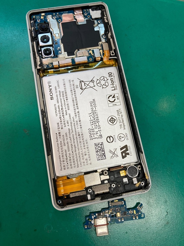 Xperia 10 IV 充電ができない　充電口修理
