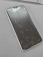 【豊川市でiPhone SE（第3世代）の画面修理】落下で大きく割れた画面も当日交換で快適に！