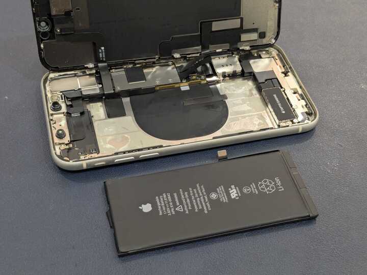 豊田市】iPhone11のバッテリー交換！充電の減りが早いお悩みを即日解決