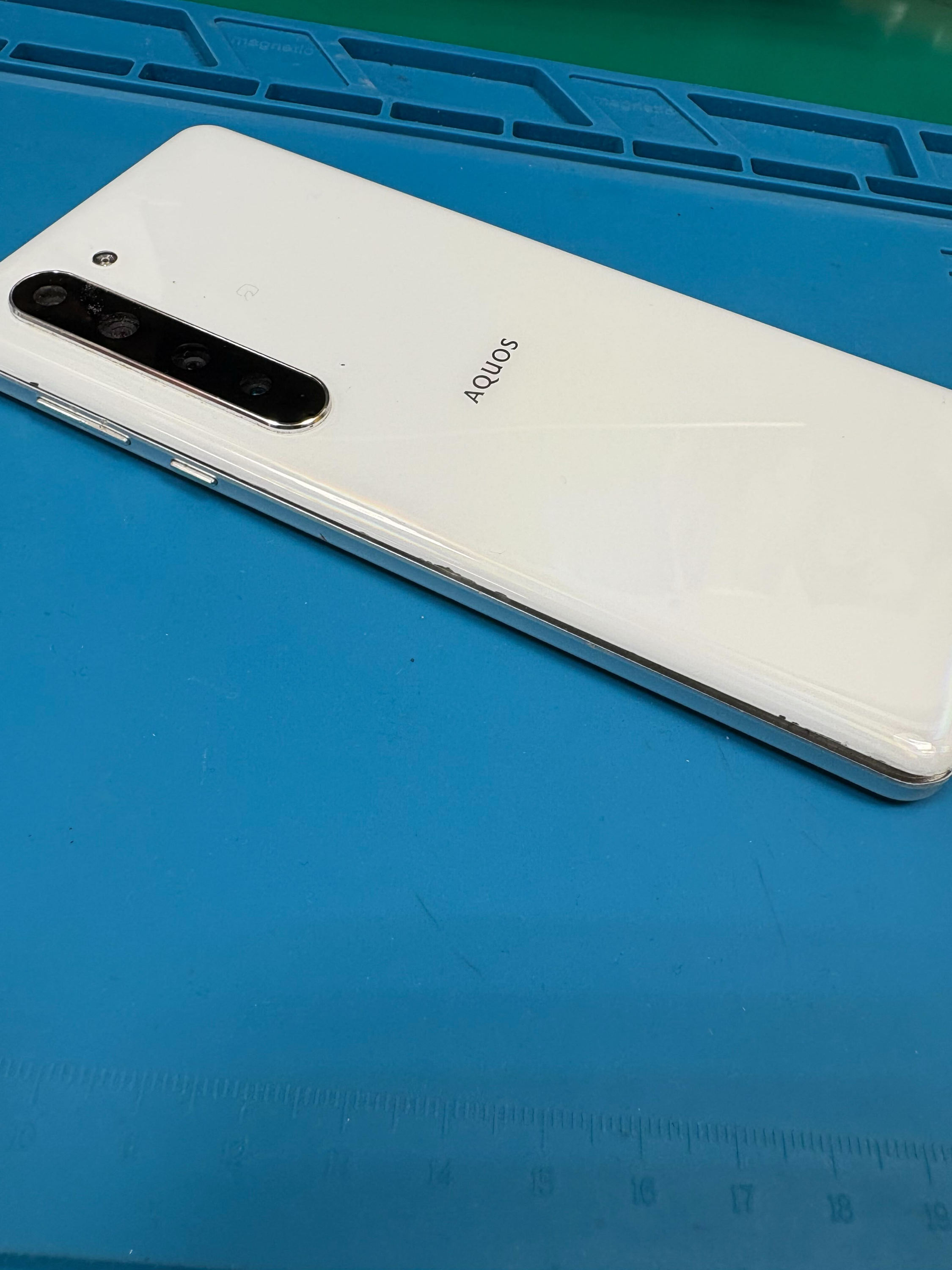AQUOS　バッテリー膨張　豊橋スマホ修理