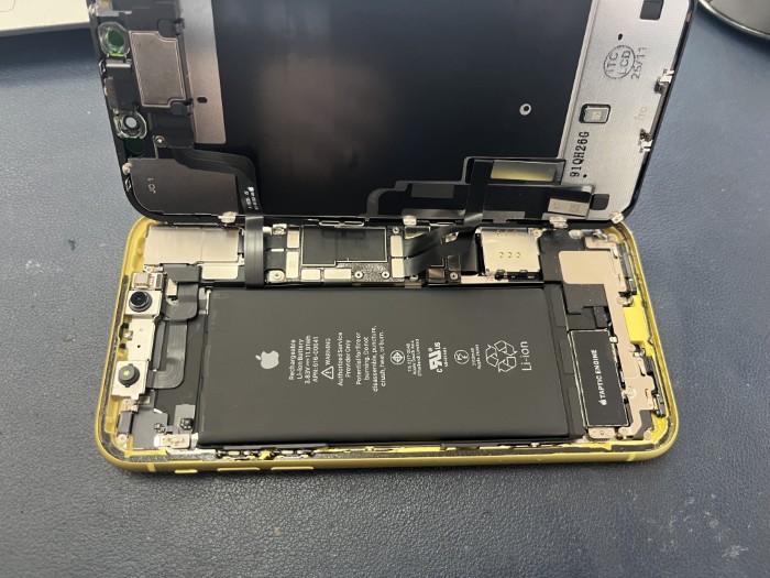 iPhone 11 画面修理 【岡崎】