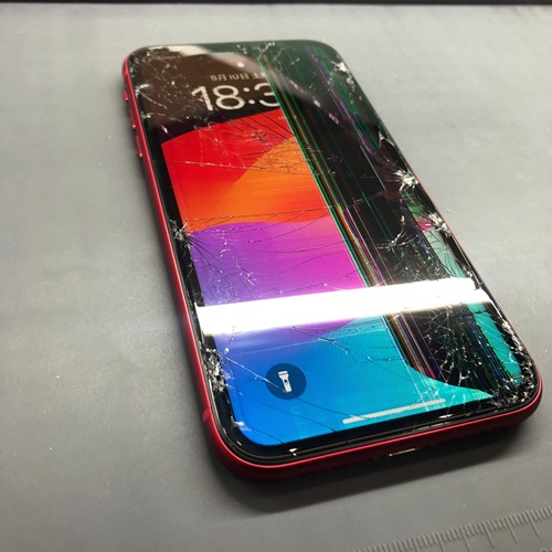 春日井市】iPhone11の画面割れ＆半分が真っ黒で操作不可に…40分で復旧