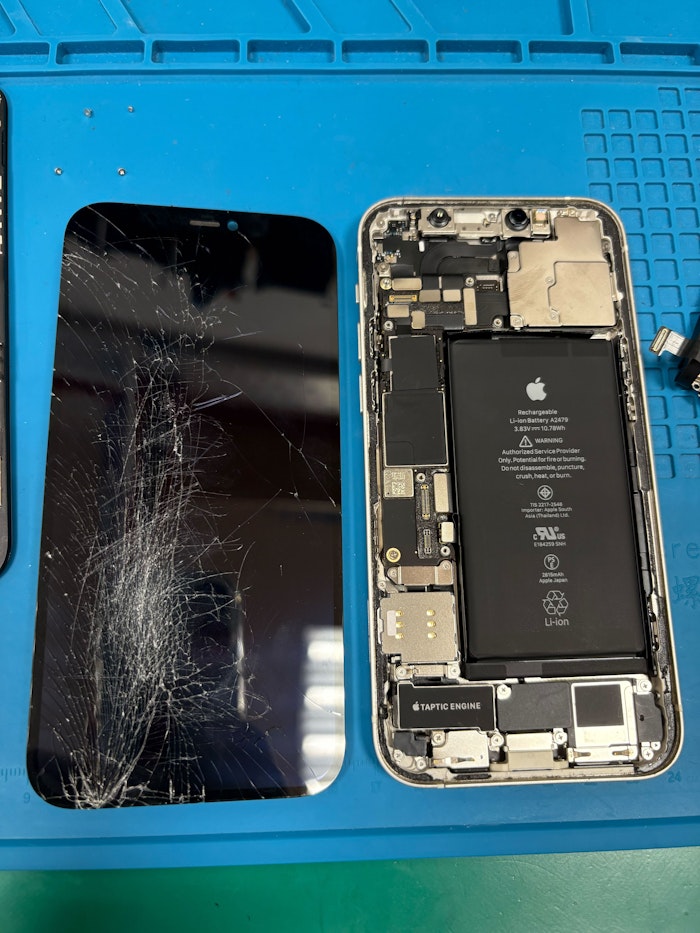 iPhone12　画面割れ　画面交換
