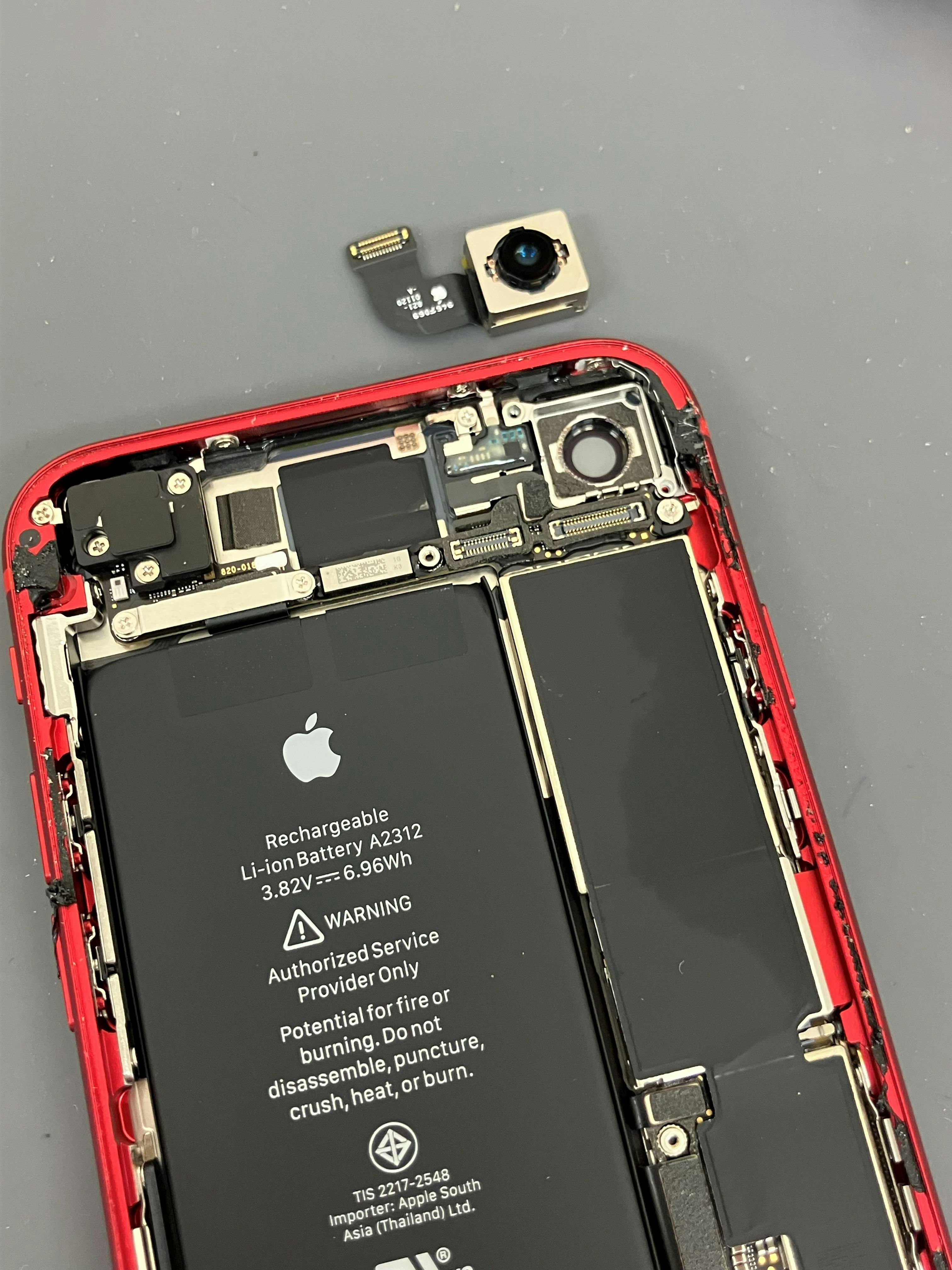 iPhoneSE2　アウトカメラ映らない　アウトカメラ真っ暗　外カメラ映らない　外カメラ真っ暗　ライト機能が使えない　アウトカメラ交換　豊川　豊橋　新城　蒲郡　湖西　浜松　