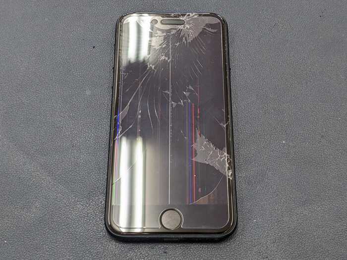 iPhone SE2 画面割れ 液晶割れ ガラス割れ 修理 故障 交換 直す 治す