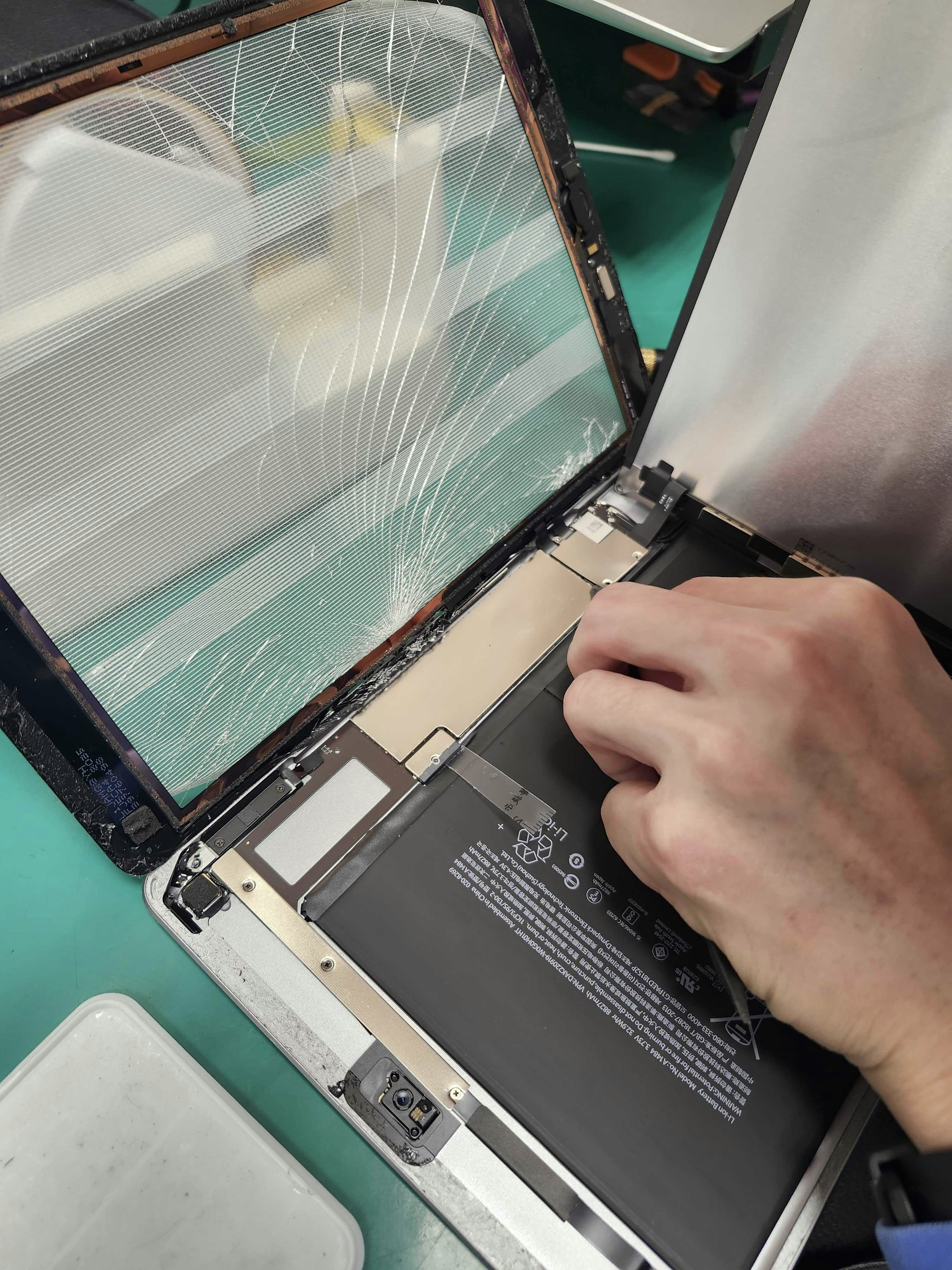 iPad 8th　ガラス交換