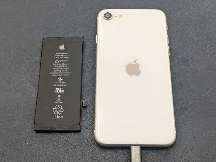iPhone SE2 ホワイト バッテリー交換済(他社) iPhone SE2 バッテリー交換 【岡崎】