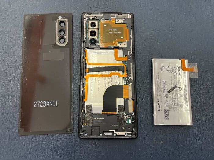 Xperia 5 バッテリー交換 バッテリー膨張 バッテリー修理 背面浮き