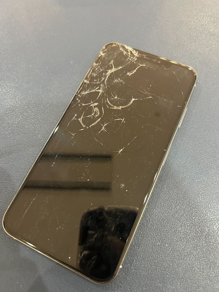 iPhone XS Max 画面割れ修理