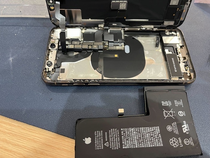 iPhone Xs　iPhone　iPhone修理　バッテリー交換　バッテリー修理　アイホーン修理　充電持ち