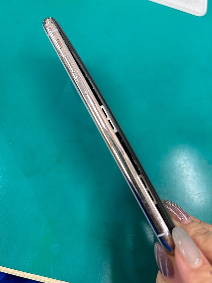 iphoneX　豊川市　iPhone　修理　iPhone修理　スマホ修理　バッテリー膨張　バッテリー交換　豊川　豊橋　新城　蒲郡　湖西　浜松