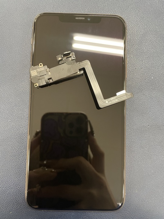 iPhone11 Pro Max イヤースピーカーが聞こえない】交換で無事改善