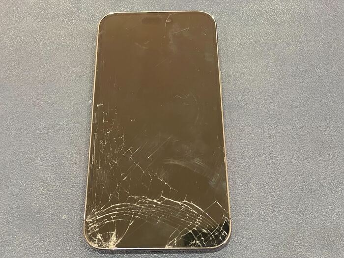 iPhone14ProMax　iPhone　修理　iPhone修理　即日　スマホ　スマホ修理　画面割れ　画面交換　豊川　豊橋　新城　蒲郡　湖西　浜松