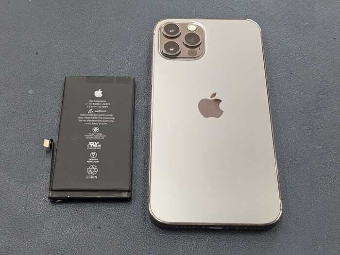 iPhone　アイフォン　あいふぉん　12 pro　充電減り早い　経年劣化　膨張　電源落ちる　ばってりー　バッテリー　交換