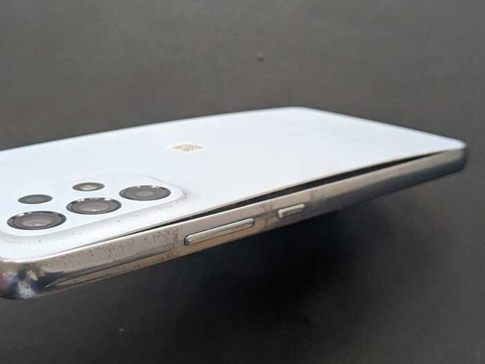 ぎゃらくしー　ギャラクシー　Galaxy A53　充電減り早い　発熱　膨張　膨らみ　電源落ちる　ばってりー　バッテリー　交換　修理