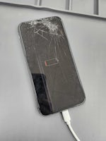 【豊川市・当日修理OK】iPhone11の画面割れ修理｜バキバキに割れた画面も当日60分で交換可能！