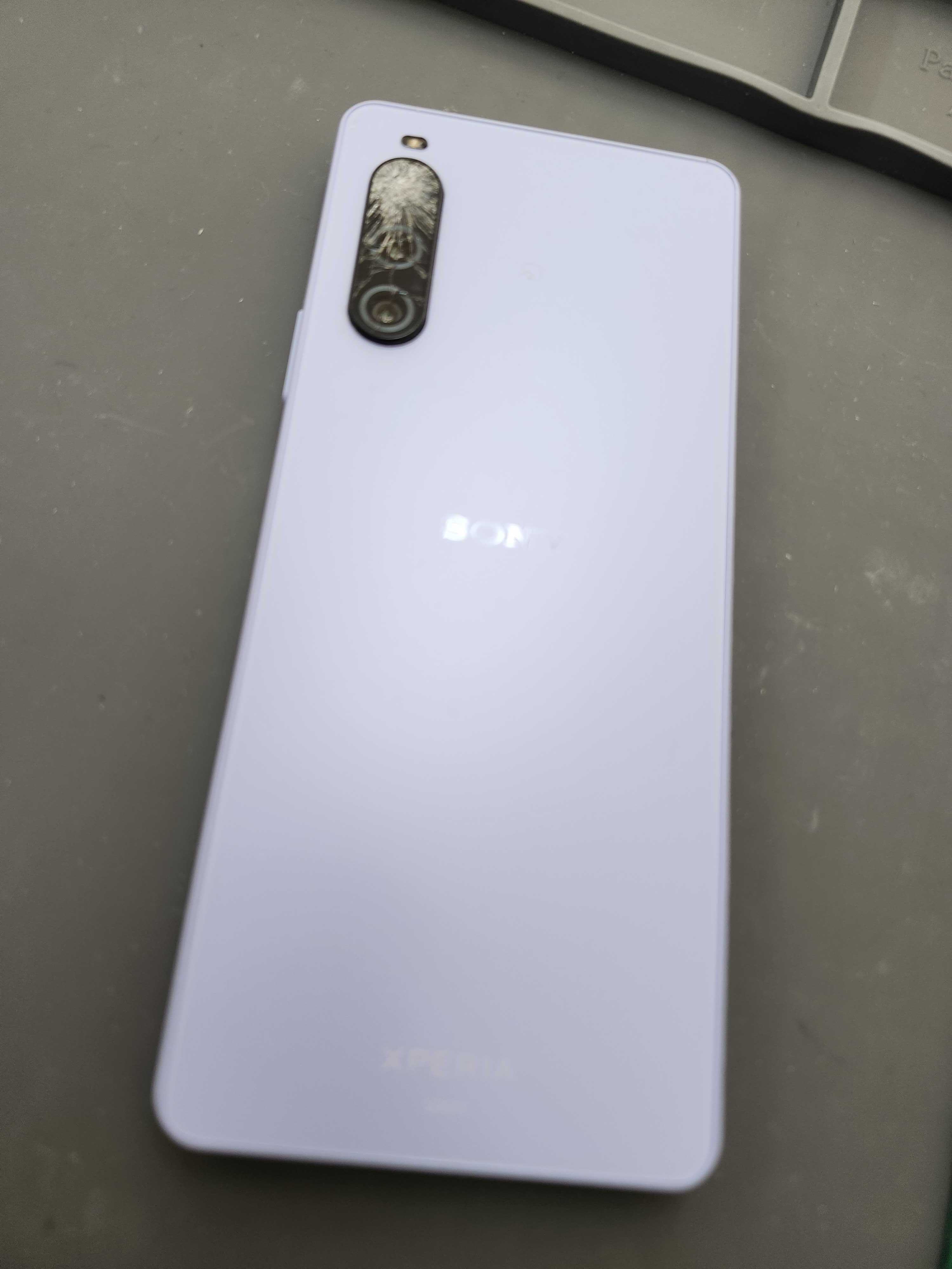 豊川市】Xperia10Ⅴのカメラレンズ割れ…背面交換でキレイに復旧！