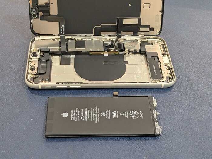 あいふぉん　アイフォン　iphone　11　バッテリー　ばってりー　膨張　経年劣化　サービス表記　修理　交換