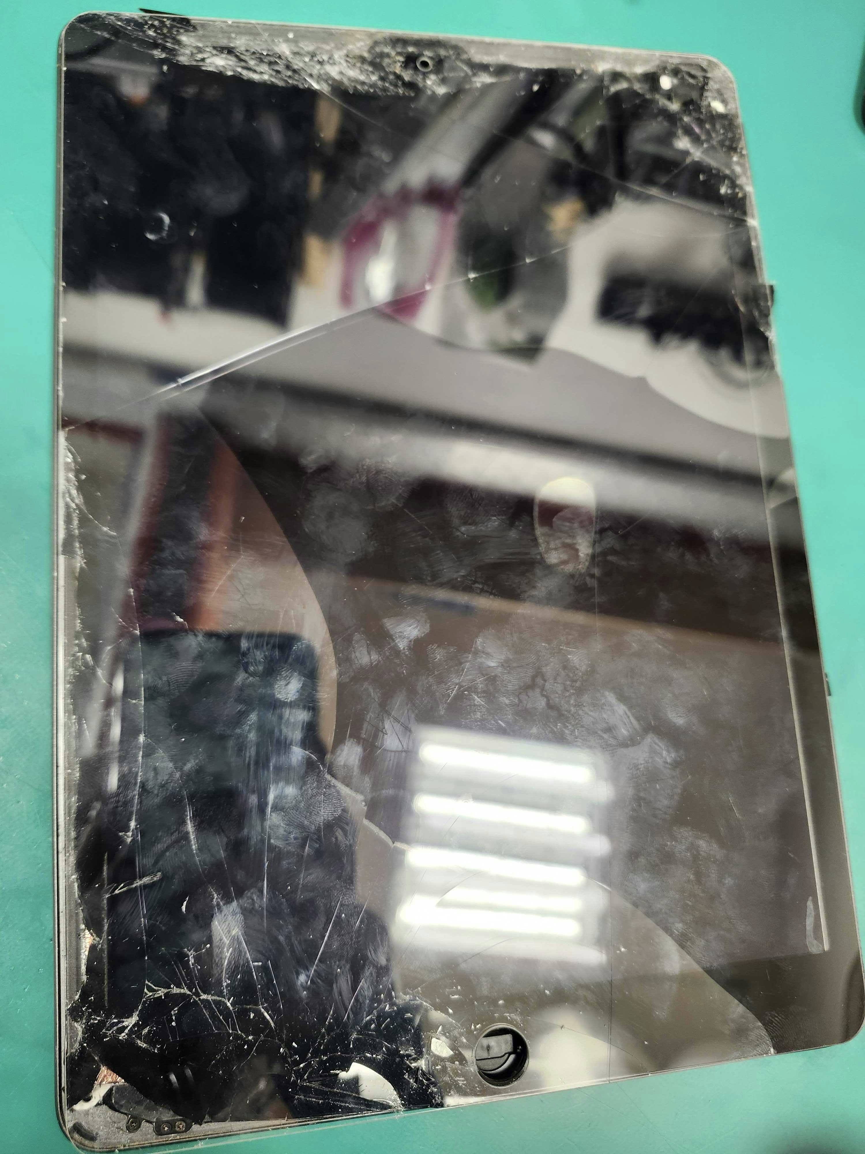 iPad iPad修理 修理 ガラス交換 画面交換 画面割れ 豊川 豊橋 新城 蒲郡 湖西 浜松