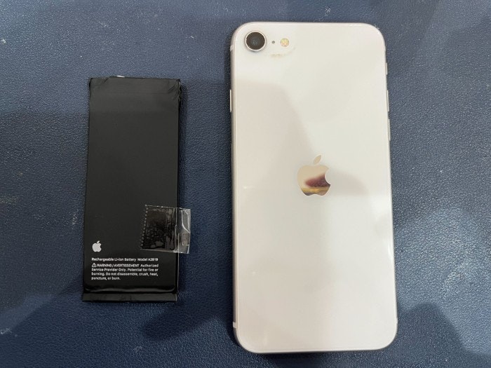 あいふぉん アイフォン iPhone SE3 バッテリー 膨張 充電減りはやい サービス表記 電源落ちる 充電たまらない 交換