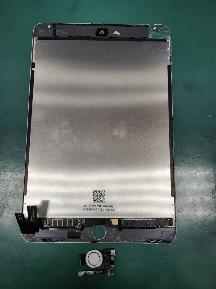 iPadmini4   ガラス割れ　ガラス交換　バッテリー交換