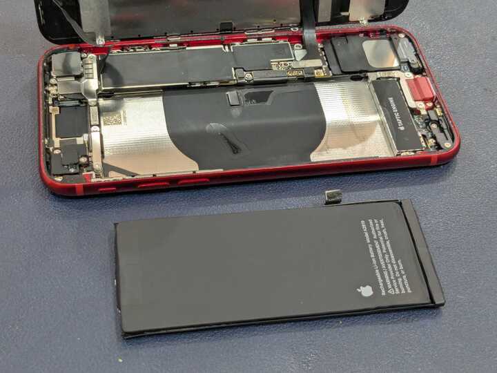 豊田市】iPhone SE（第3世代）の画面交換＆バッテリー劣化のご相談