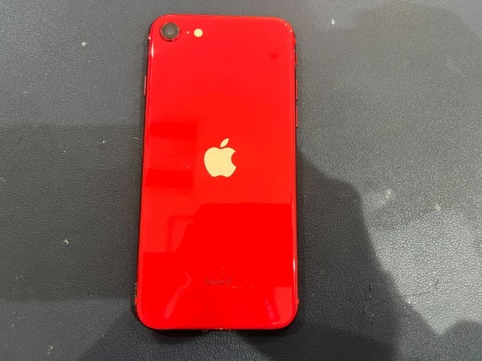 あいふぉん アイフォン iPhone SE2 バッテリー 膨張 充電減りはやい サービス表記 電源落ちる 充電たまらない 交換