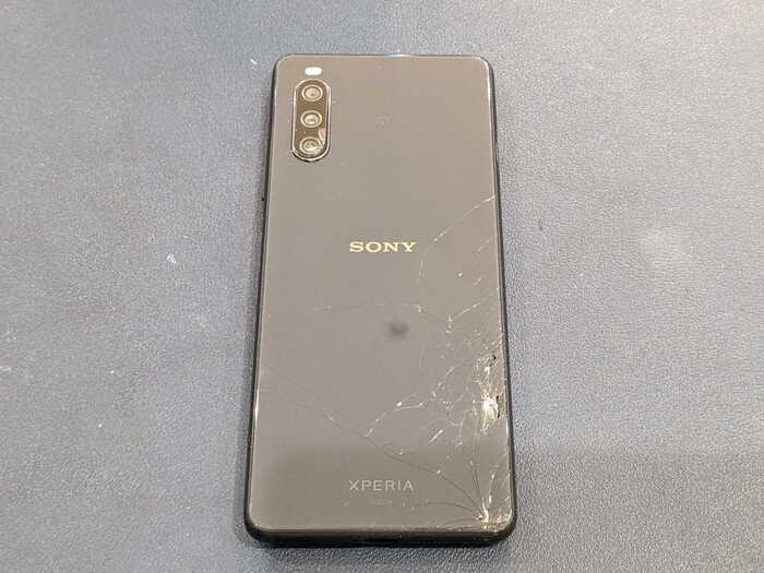 Xperia　えくすぺりあ　エクスペリア 10 lll 背面　はいめん　割れ　ひび割れ　落下　落とした　修理　