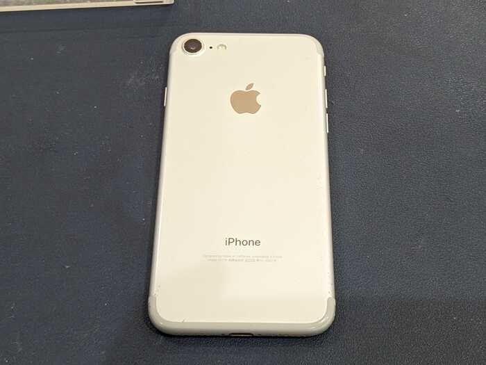 iPhone あいふぉん　7　バッテリー　充電減り早い　経年劣化　膨張