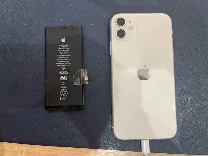 あいふぉん　アイフォン　iPhone　11　充電もたない　1日もたない　減りが早い　経年劣化　サービス表記　電源勝手に落ちる　シャットダウン　ばってりー　バッテリー　交換　修理