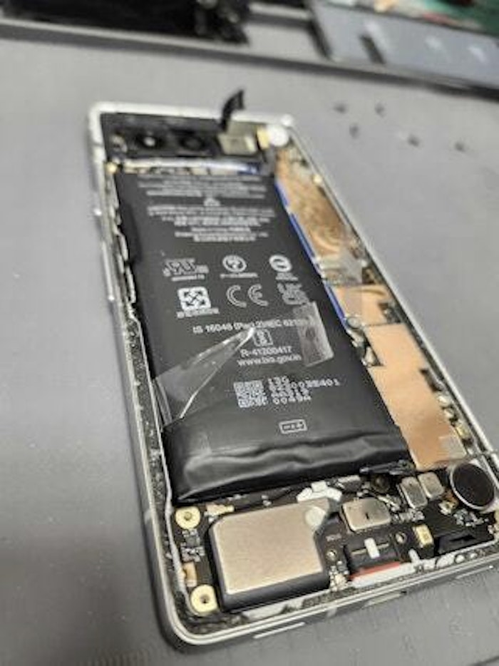 バッテリー膨張　電池交換　膨張　Pixel7a  Google　Pixel　Android修理