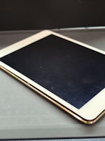 【豊川市でiPad mini4のバッテリー交換ならまちスマ豊川店へ】バッテリー膨張による画面浮きも対応可能！